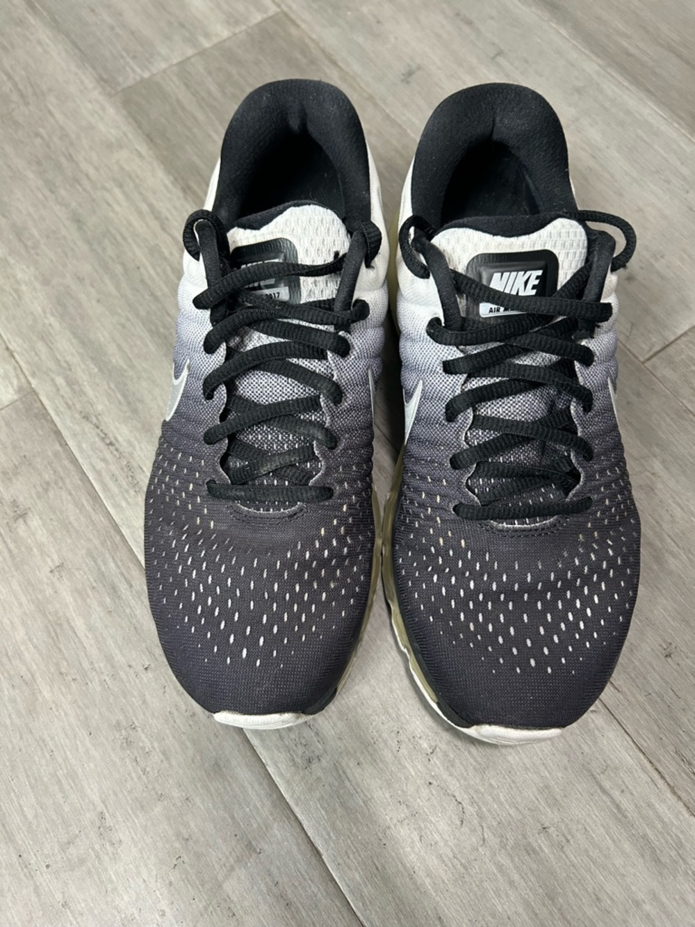 Nike AirMax 2017 Black and White Gradient Running Sneakers